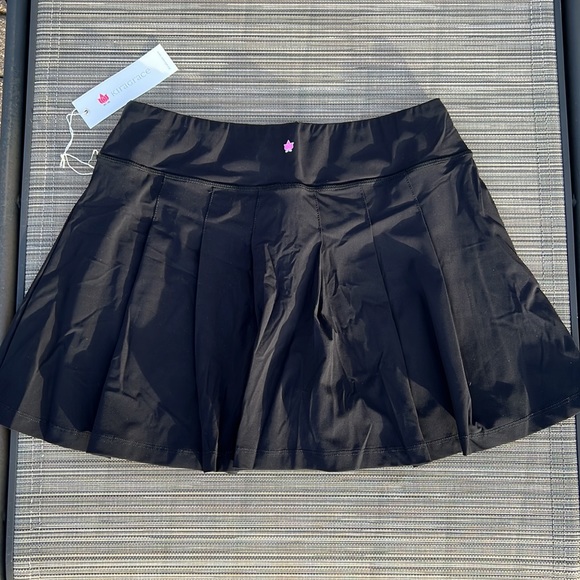 NWT KiraGrace Pleated Skort Skirt Black Size Medium - Picture 6 of 12